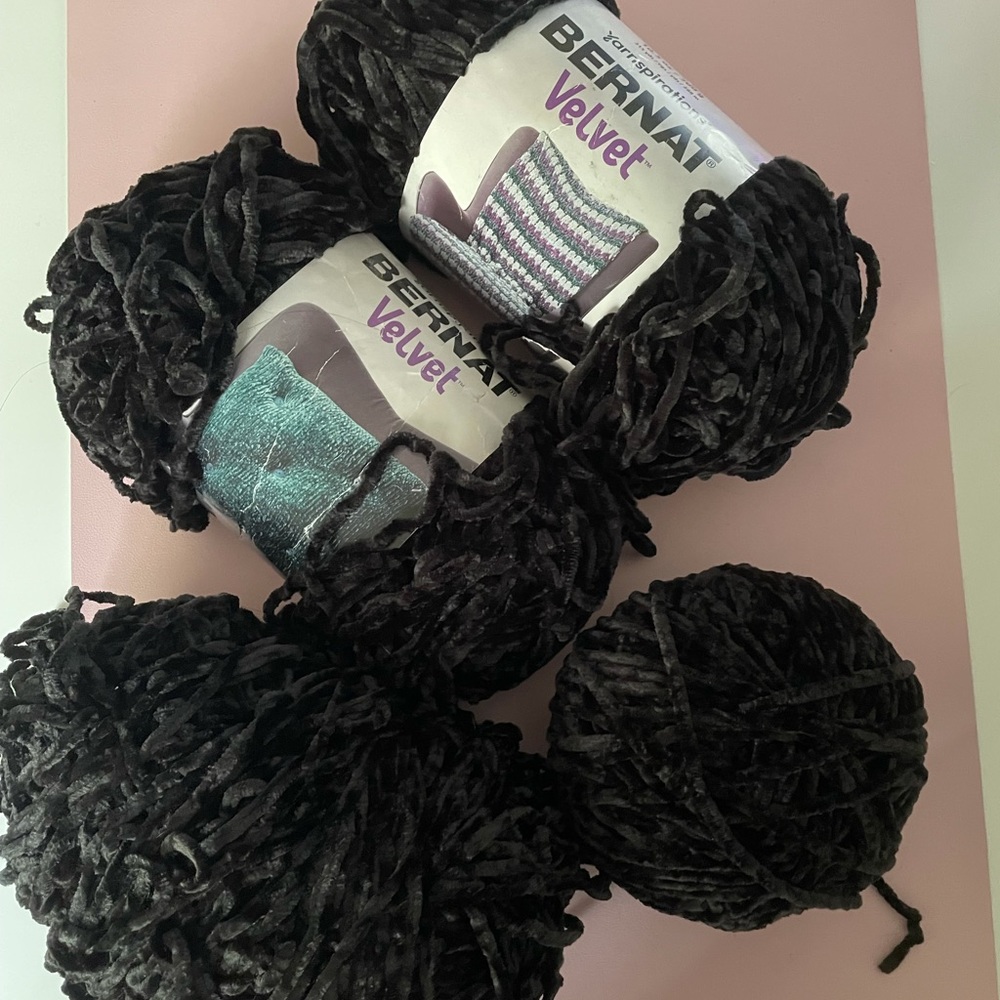 Bernat velvet chunky black yarn bundle